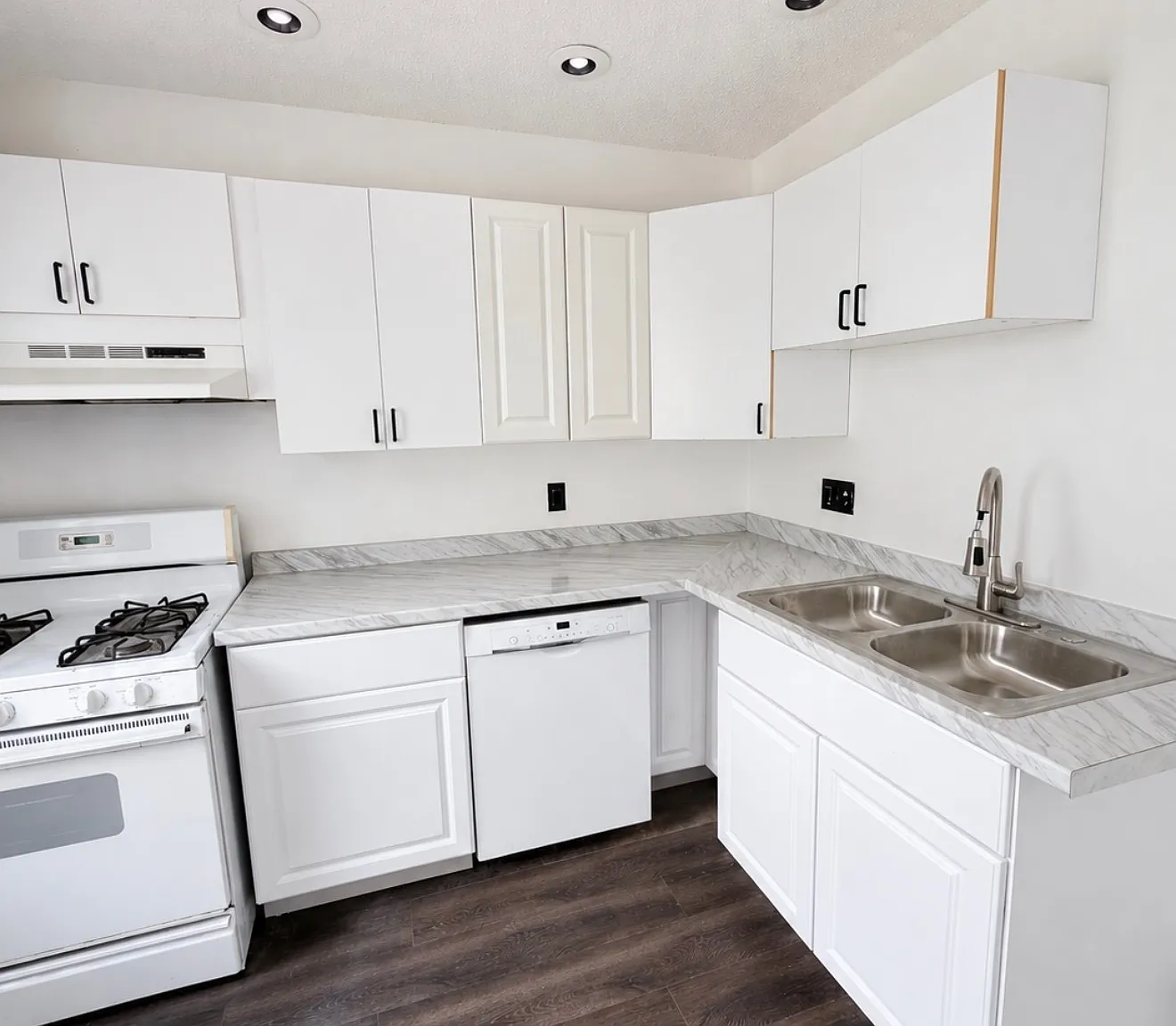 2 bed, 1.5 bath, 1020 sqft, $2,100 — Photo 3