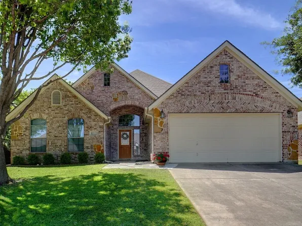 8313 Estandarte Ct, Benbrook, TX 76126