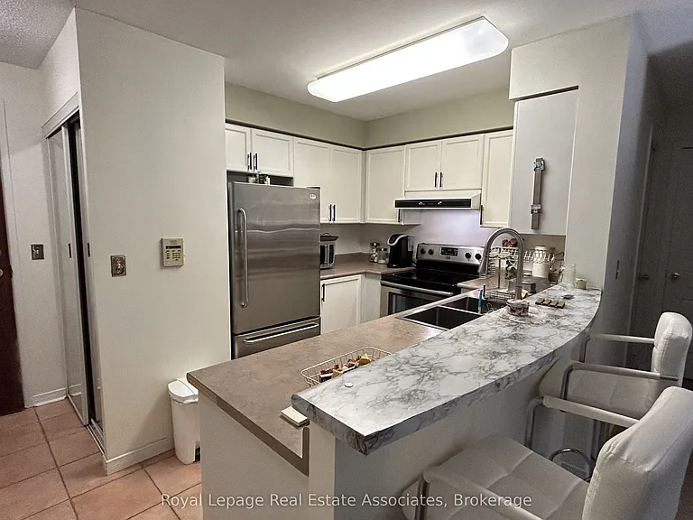 2585 Erin Centre Blvd #606 — Photo 2