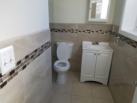 5th image of 1420 Christian St #1