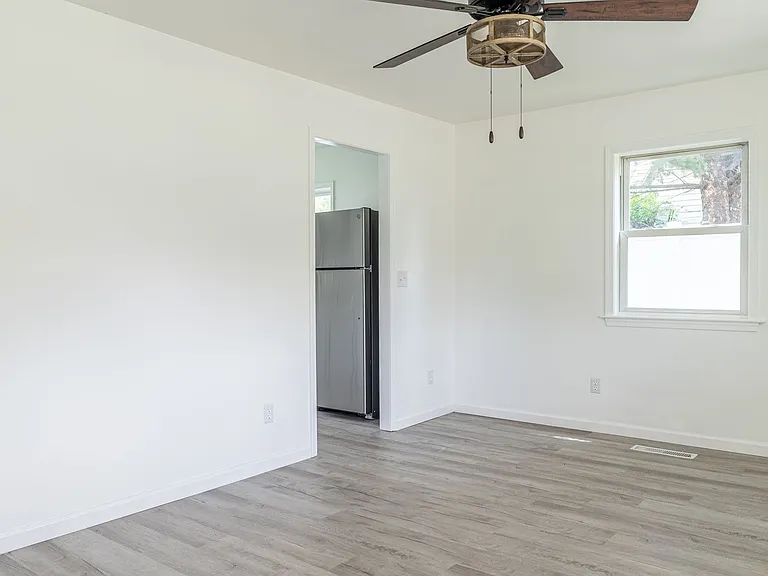 1411 E Congress St — Photo 10