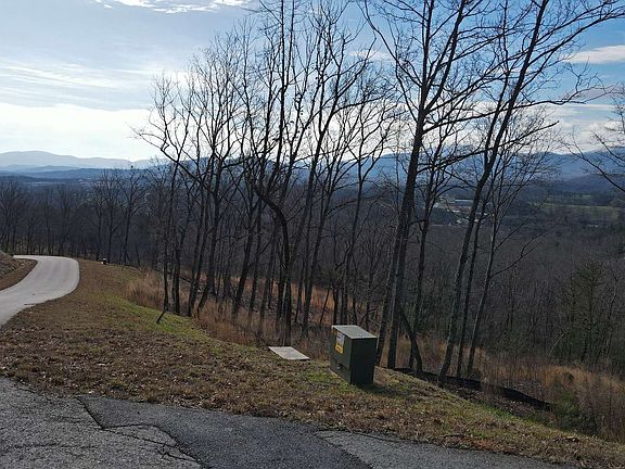 3rd image of 129 Winding View Dr