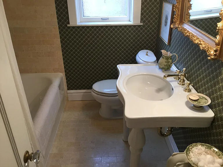 1st Floor Bath