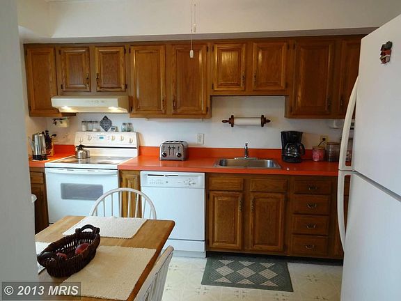 3rd image of 1007 Kensington Way