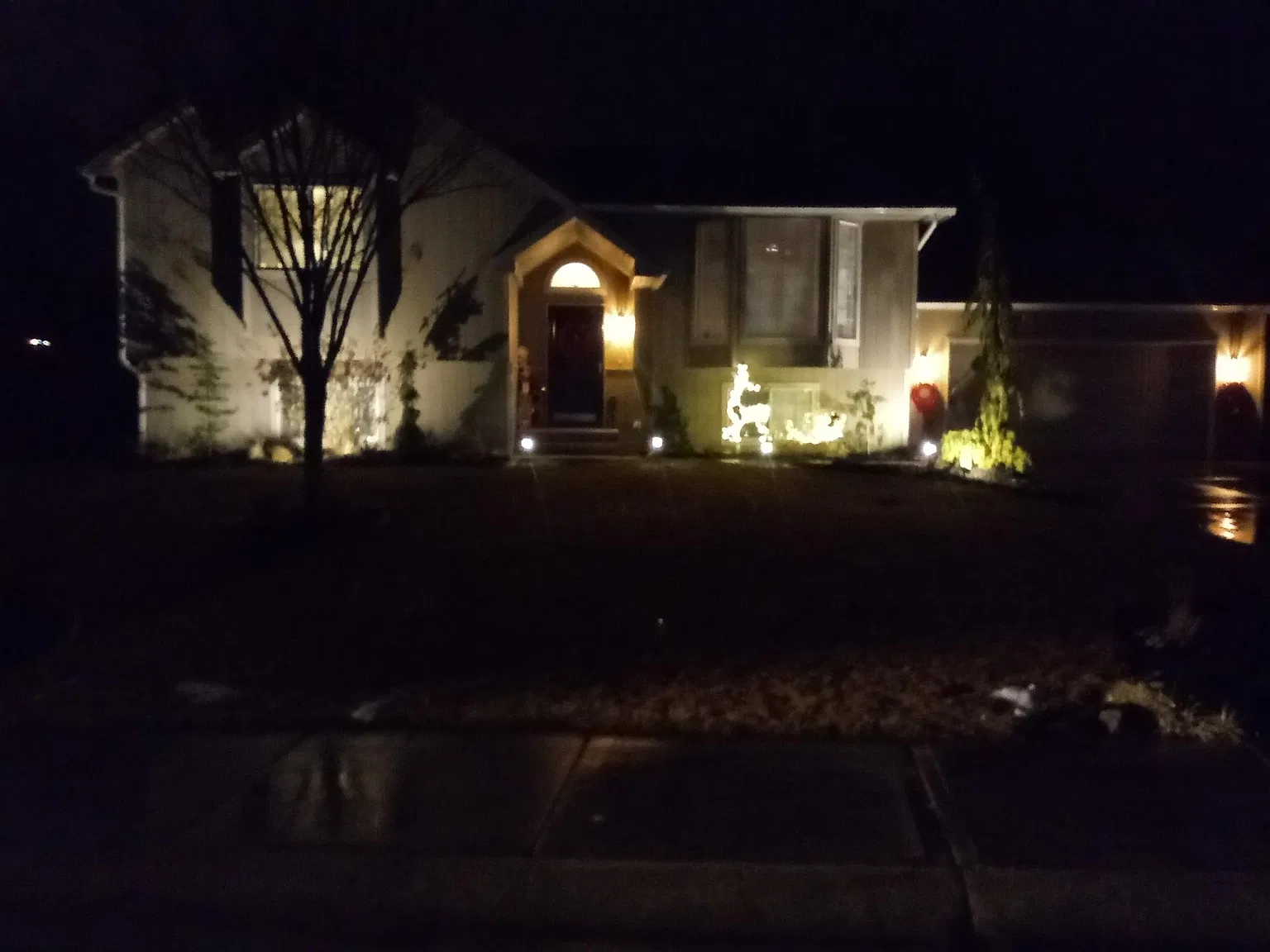 4 bed, 2300 sqft, $2,300 — Photo 3