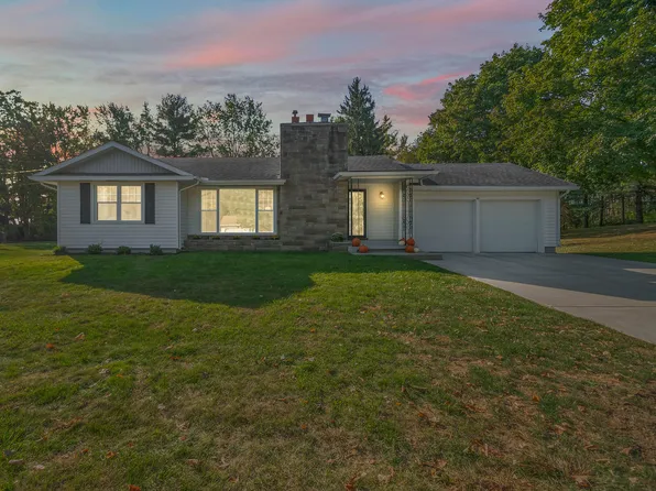 64 W Hallett St, Hillsdale, MI 49242