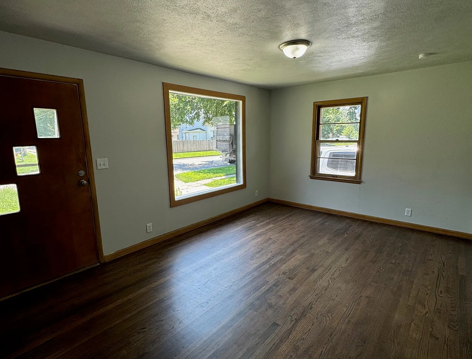 4 bed, 1900 sqft, $1,899 — Photo 2