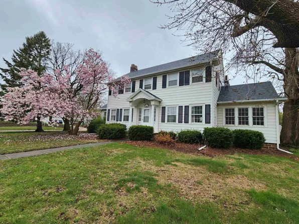 2807 Main St, Emmetsburg, IA 50536