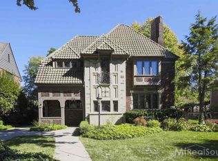 776 Trombley Rd, Grosse Pointe Park, MI 48230
