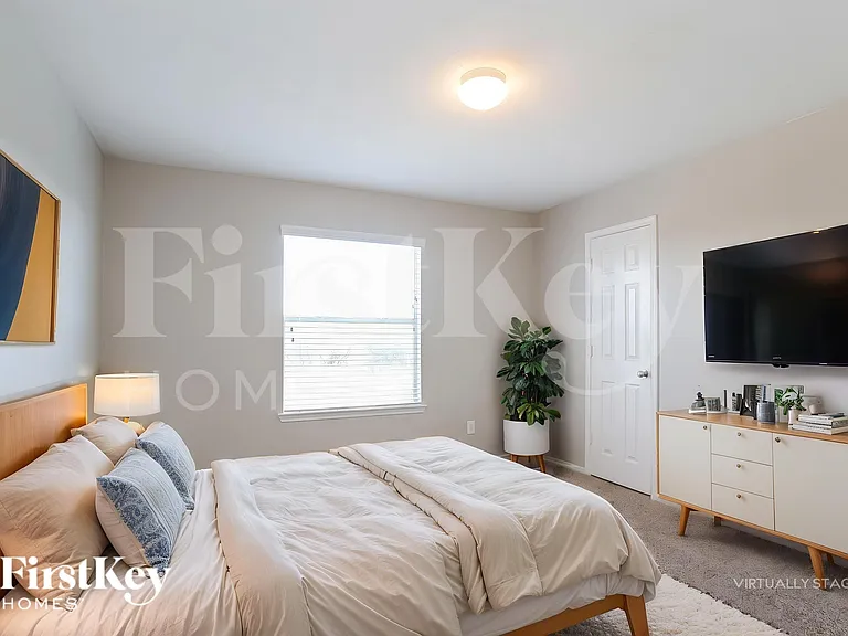 2811 Long Grove Ln — Photo 15