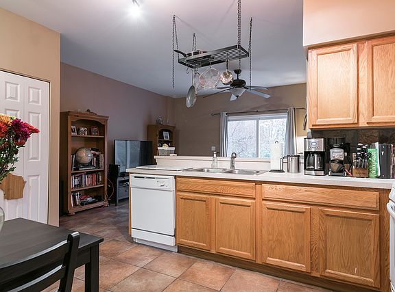 4th image of 4039 Oak Tree Ln #4039