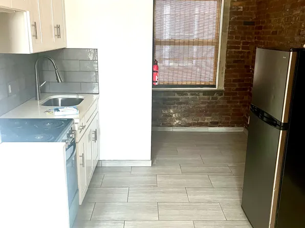 611 Flatbush Avenue image 1 of 7