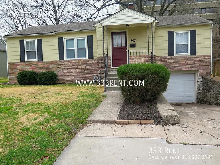 807 E 100th Ter — Photo 1