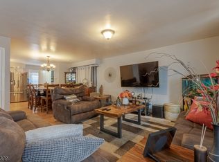 38 Val Sumo Ln, Newark, NJ 07105