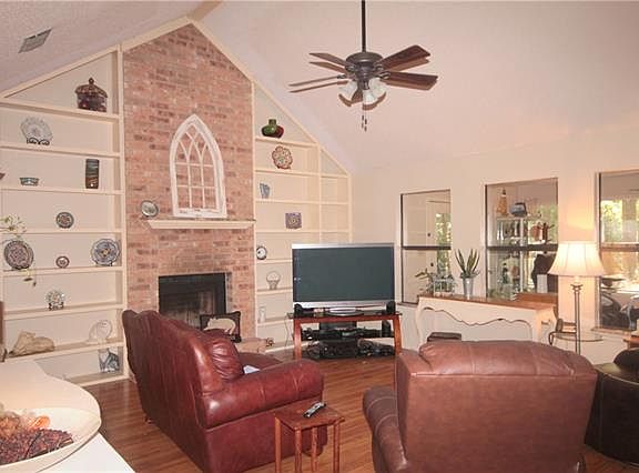 2nd image of 1616 Leisure Ln