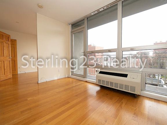 3rd image of 2515 Crescent St #4