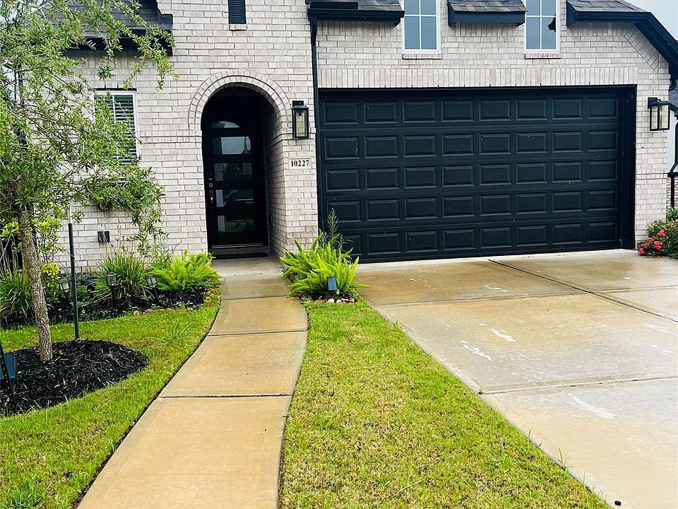 1st image of 10227 Van Gogh Ct