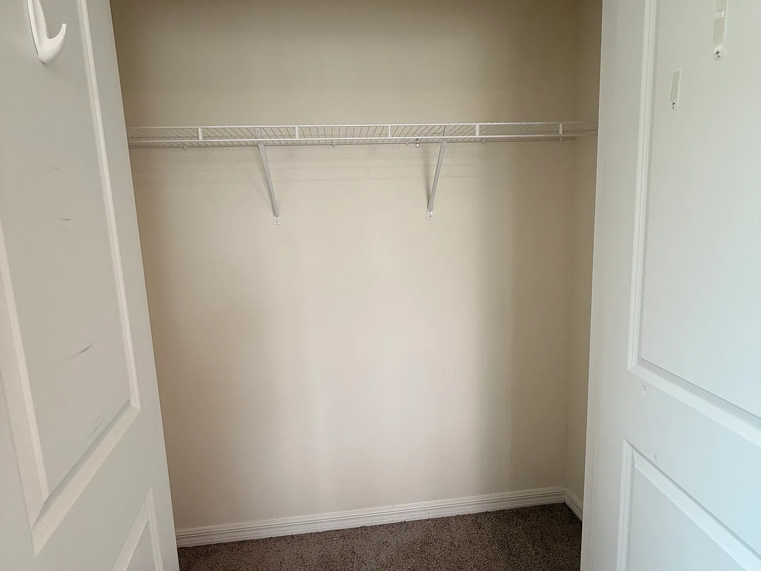 6 bed, 2384 sqft, $850 — Photo 2