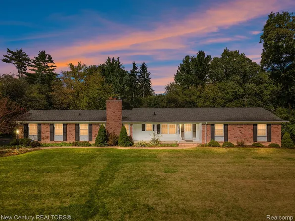 7434 Lindenmere Dr, Bloomfield Hills, MI 48301