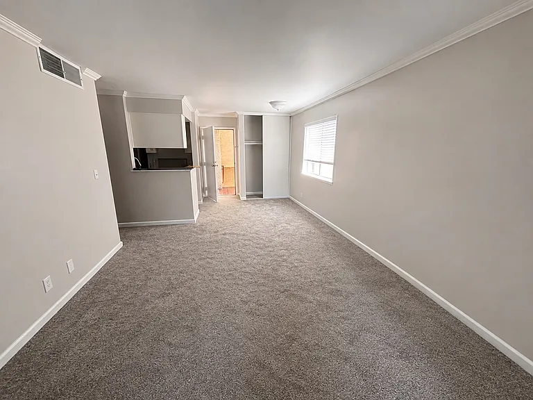 1118 Valencia St #217 — Photo 2