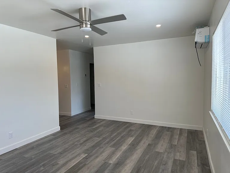 796 Moran St — Photo 2