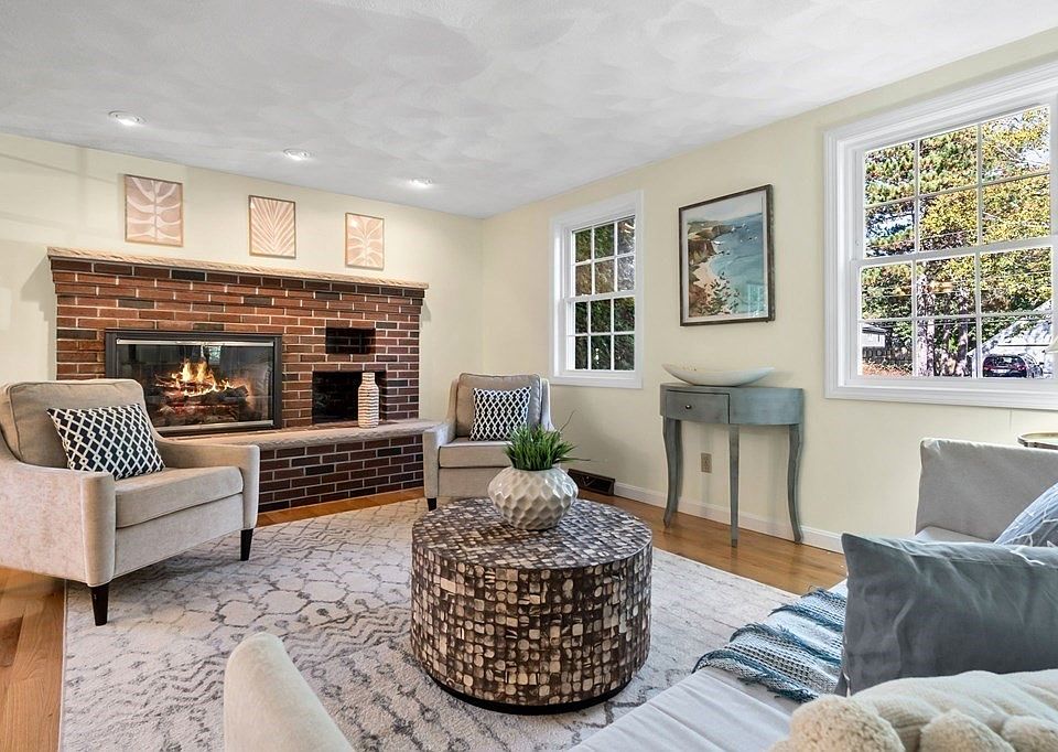 1st image of 3 Newhall Ln