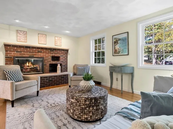 3 Newhall Ln, Newburyport, MA 01950
