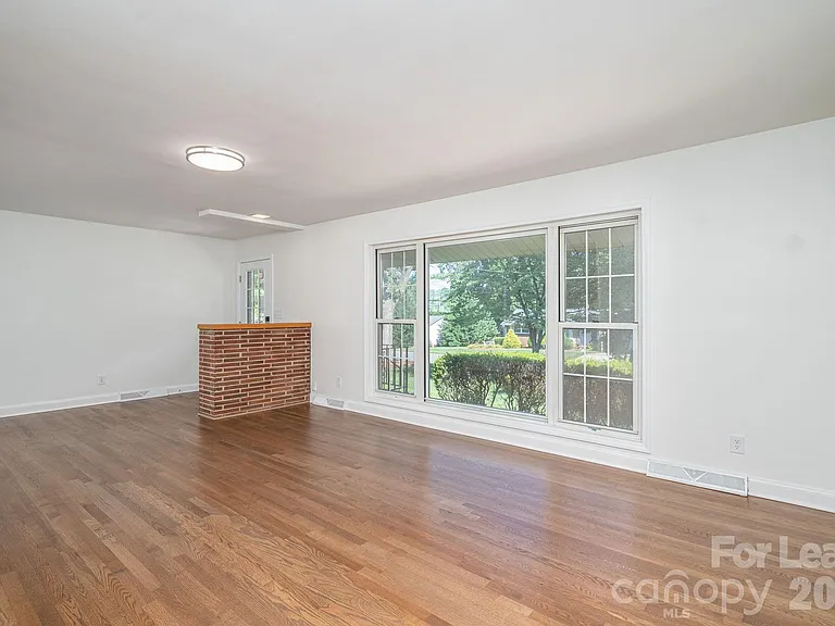 2020 Helen Dr — Photo 7