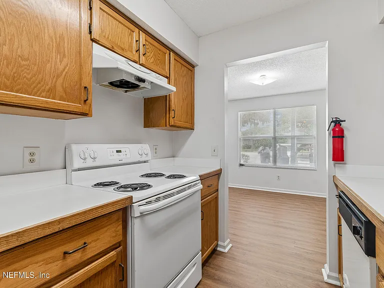 702 Meadowbrook Dr #2 — Photo 7