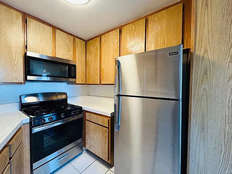 10520 National Blvd — Photo 14