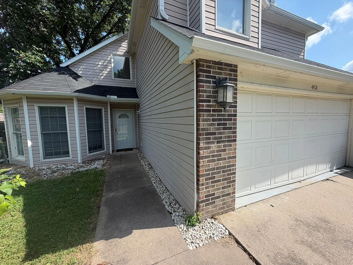 Unique 3BR/2.5BA Southwest Columbia Rental Near Rock Bridge High! — Photo 1