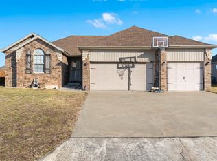 1429 Woodland Rd, Marshfield, MO 65706