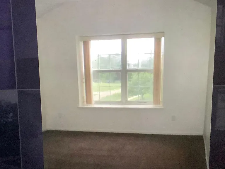 1453 Glenview Dr — Photo 4