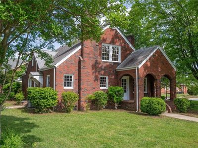 104 N Madison St, Yadkinville, NC, 27055