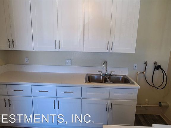 4th image of 2630 S Rosewood Ave #D