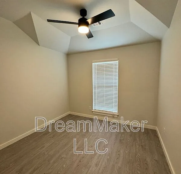 5176 Lily Ln — Photo 6