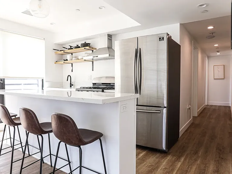 1601 W 35th St #15 — Photo 11