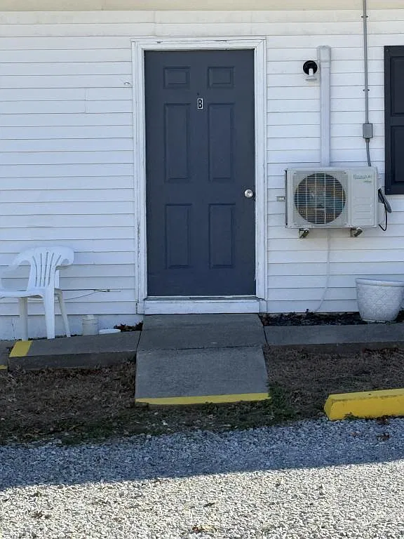 600 W Jackson St — Photo 1