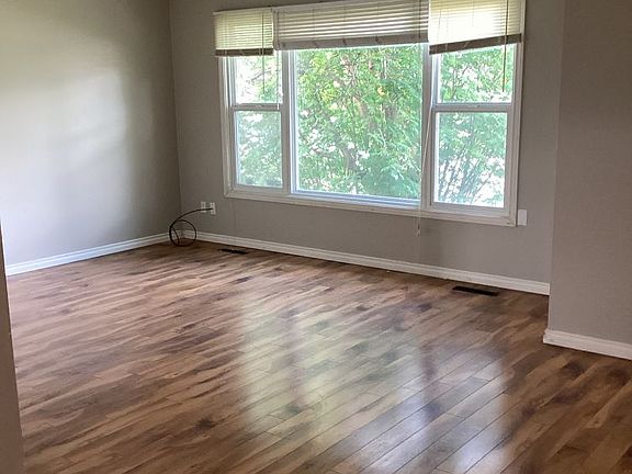 5th image of 9707 103rd Ave #2