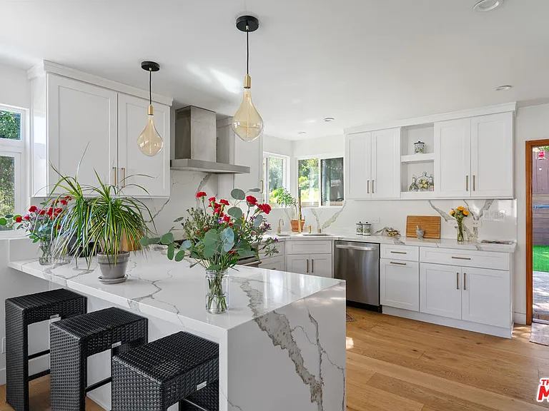 20402 Paradise Ln — Photo 11
