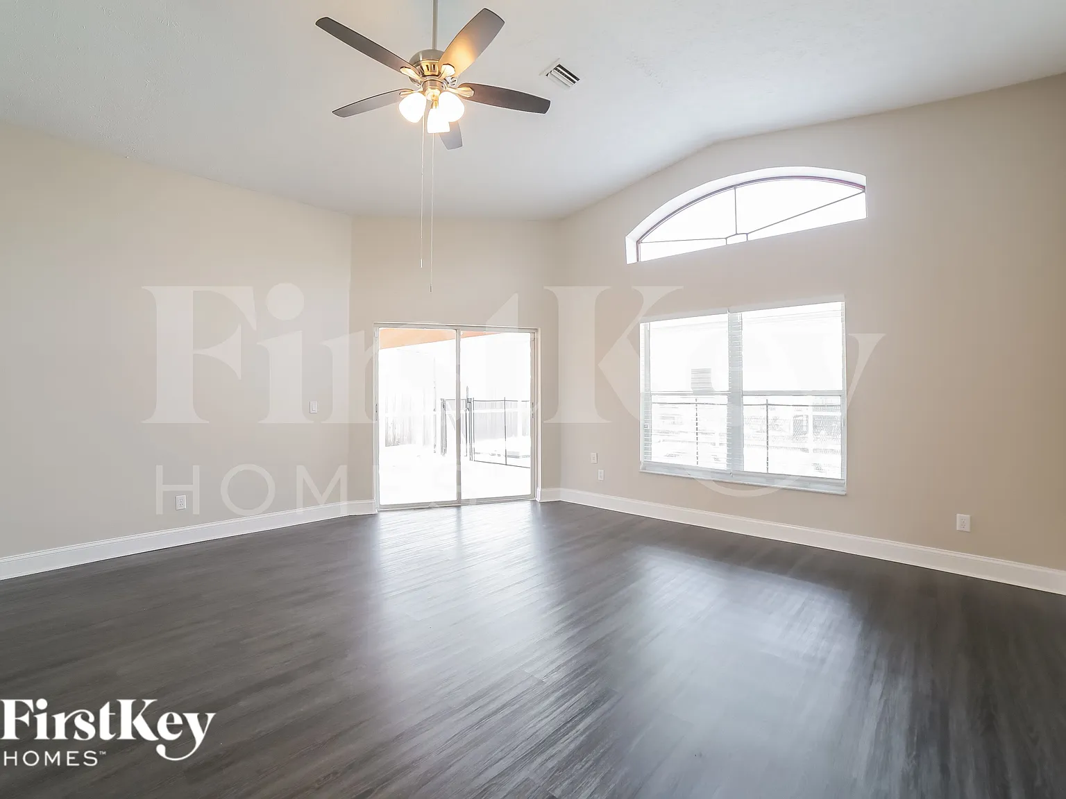 3 bed, 2.0 bath, 1828 sqft, $2,540 — Photo 2