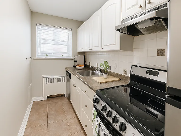 135 Maclaren St — Photo 1