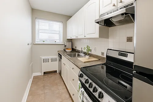 135 Maclaren St Photo 1