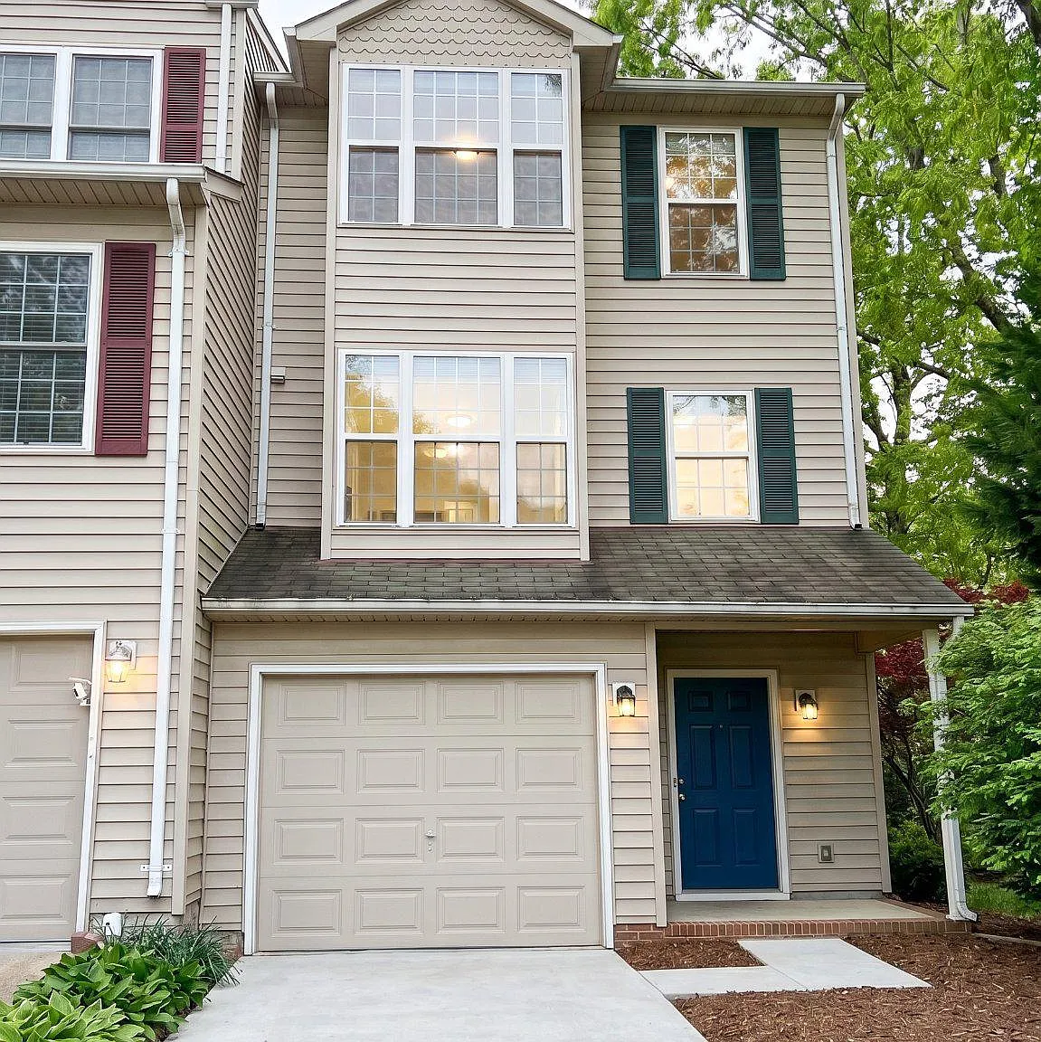 3 bed, 2.5 bath, 1352 sqft, $3,100 — Photo 1