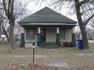443 S Pine St, Nowata, OK 74048