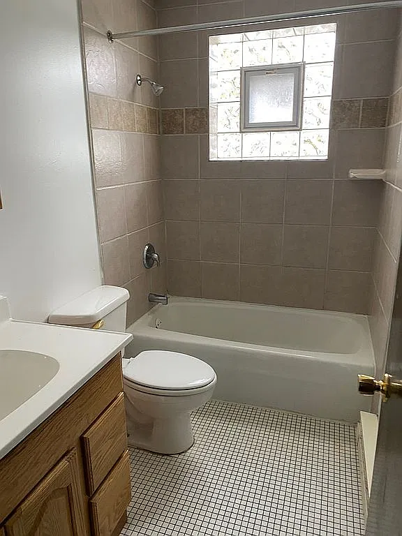 2 bed, 700 sqft, $1,250 — Photo 1