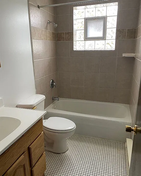 30 W Cook St #4