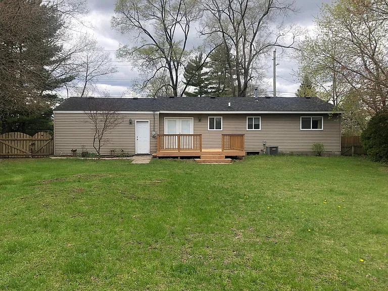 6746 John R Rd — Photo 2