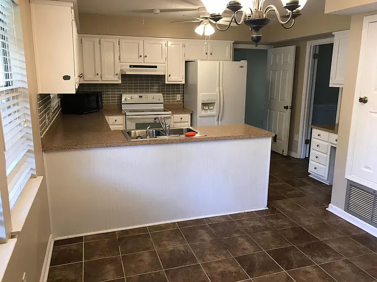 Kitchen/Dining area
