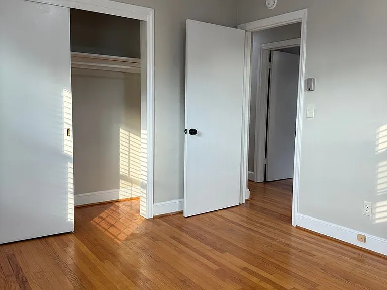 2314 Wycliffe Ave SW — Photo 10